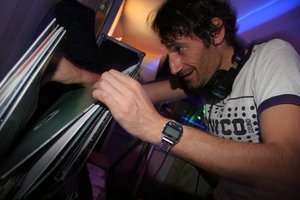 DANNY HOWELLS